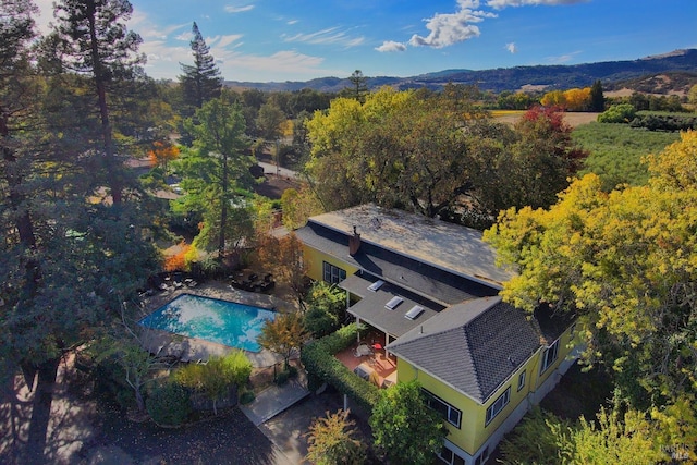 birds eye view of property featuring a mountain view