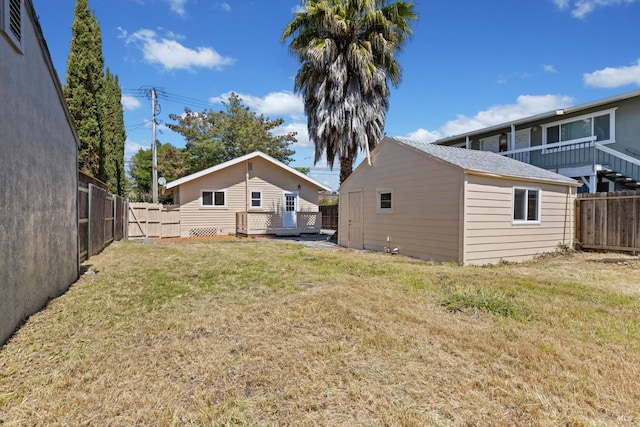 view of yard featuring a fenced backyard and an outdoor structure