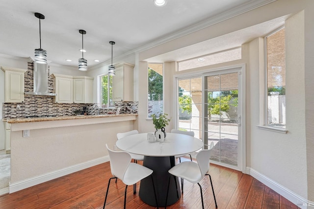 1006 Armsby Way, Suisun City, CA 94585 - dining room with baseboards, crown molding, hardwood / wood-style floors, and recessed lighting