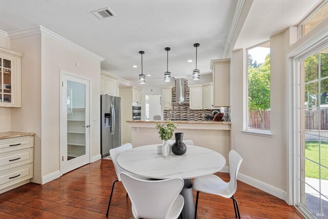 1006 Armsby Way, Suisun City, CA 94585 - dining area featuring dark wood finished floors, baseboards, recessed lighting, and crown molding