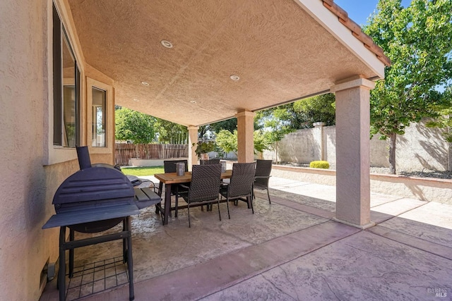 1006 Armsby Way, Suisun City, CA 94585 - fenced backyard featuring outdoor dining space and a patio
