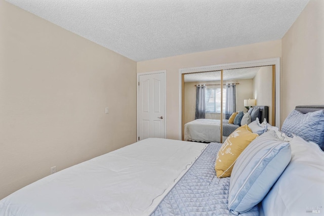 1006 Armsby Way, Suisun City, CA 94585 - bedroom with a closet and a textured ceiling