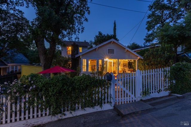 view of front facade featuring a gate and a fenced front yard