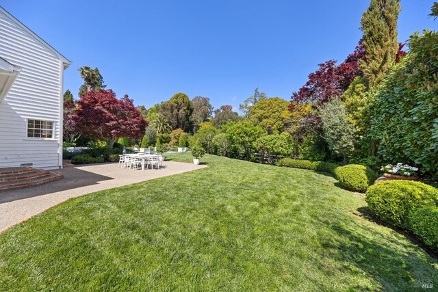 8 Greensburgh Ln, San Anselmo, CA 94960 - view of yard with an outdoor pool and a patio