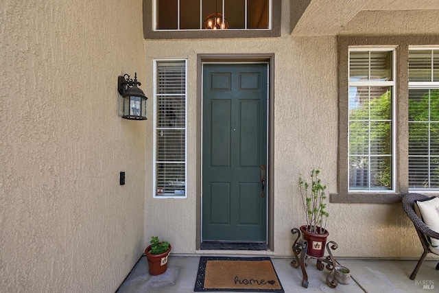 entrance to property with stucco siding