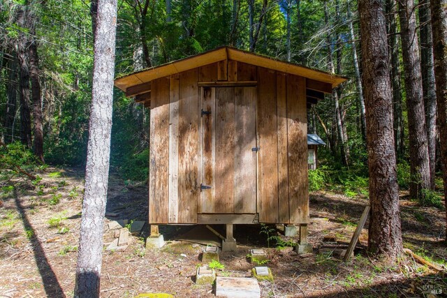 40050 Wilderness Lodge Rd, Branscomb, CA 95417