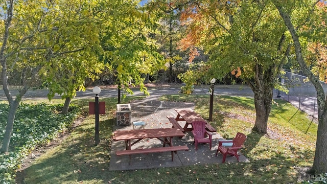 view of home's community featuring a yard