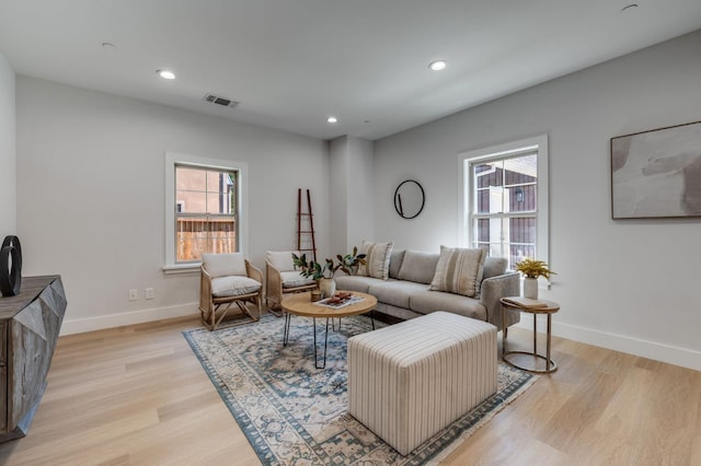 living area featuring recessed lighting, visible vents, light wood finished floors, and baseboards