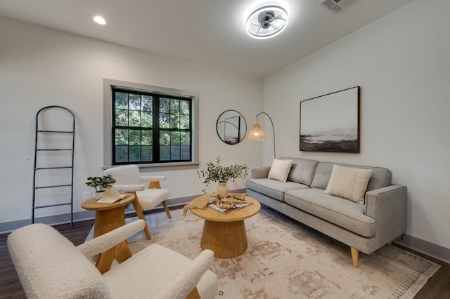 living room with baseboards, wood finished floors, visible vents, and recessed lighting