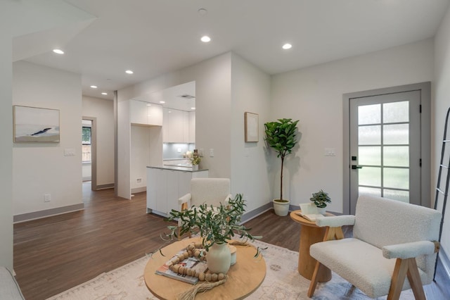 living area featuring recessed lighting, wood finished floors, and baseboards