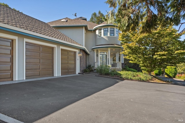 view of front of house featuring an attached garage and driveway