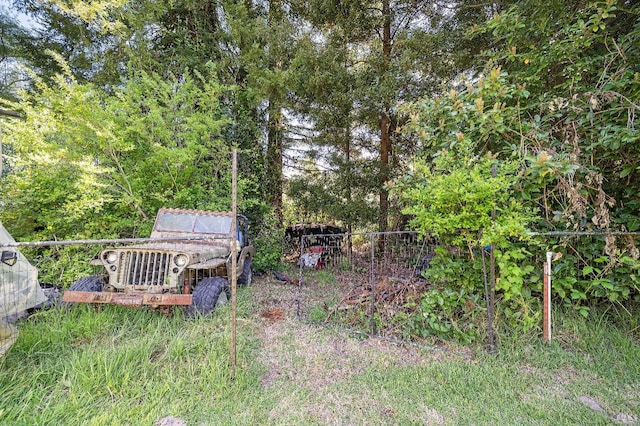 735 Robinson Rd, Sebastopol, CA 95472 - view of yard with fence