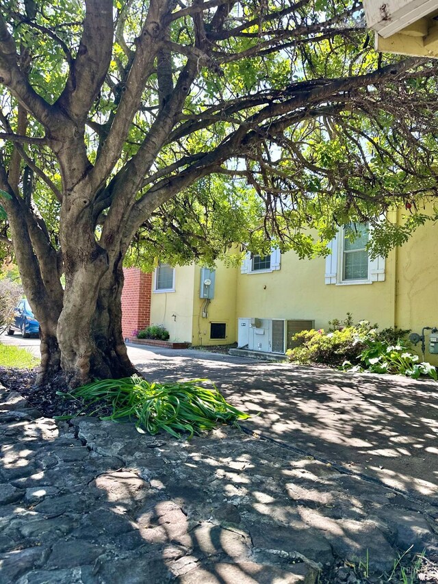 639 E 5th St, Benicia, CA 94510 - doorway to property featuring stucco siding and covered porch