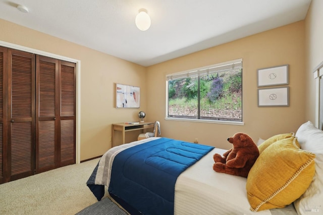 bedroom with carpet flooring and a closet