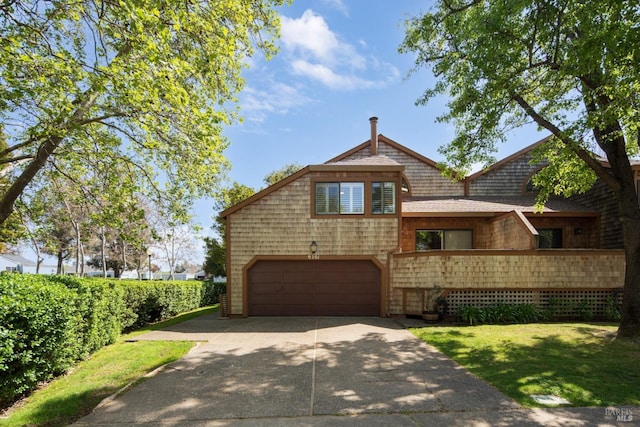 view of front of home with concrete driveway and a garage