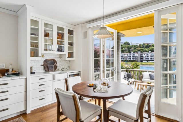 18 Egret Way, Mill Valley, CA 94941 - dining room featuring crown molding and light wood-style flooring