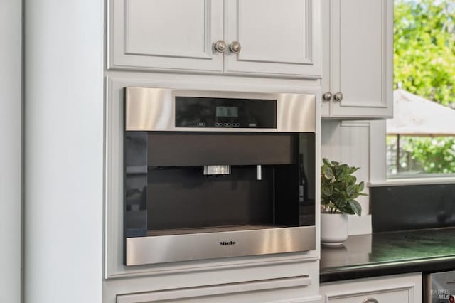 details featuring dark countertops