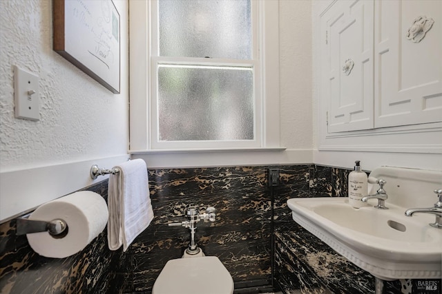 337 Madrone Ave, Larkspur, CA 94939 - bathroom with a sink and a textured wall