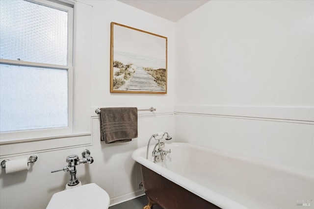 337 Madrone Ave, Larkspur, CA 94939 - bathroom featuring a soaking tub, baseboards, and toilet