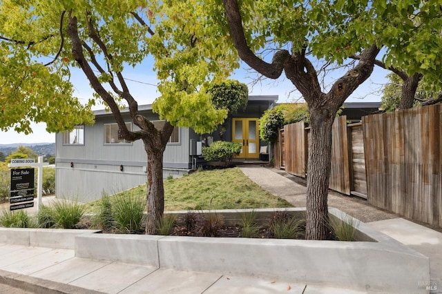 view of front of home with fence and a front yard