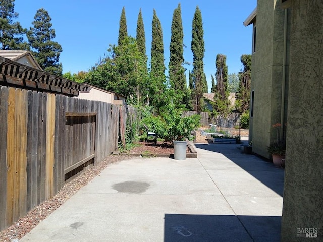 2998 Burl Ct, Fairfield, CA 94533 - view of patio / terrace with a fenced backyard and a vegetable garden