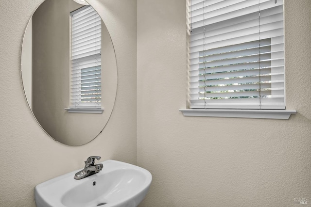 bathroom featuring a sink
