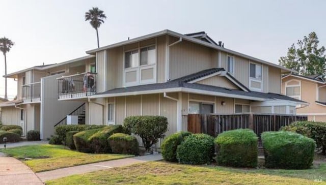 14375 Doolittle Dr, San Leandro, CA 94577 - view of front facade with a front lawn