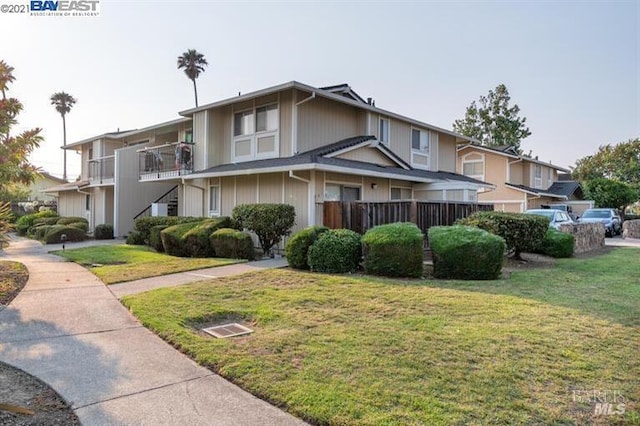 14375 Doolittle Dr, San Leandro, CA 94577 - townhome / multi-family property featuring a front yard