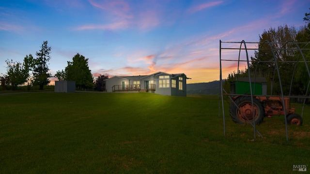 view of yard at dusk