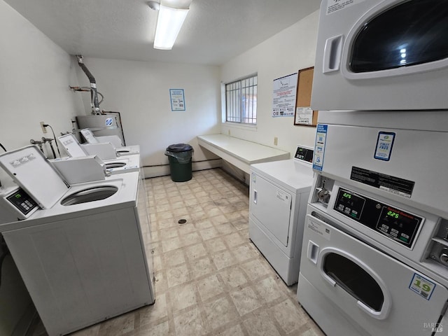 community laundry room with electric water heater and washing machine and dryer