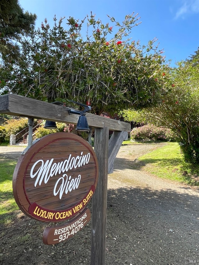 view of community / neighborhood sign