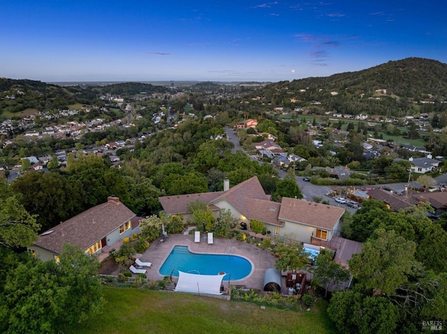 birds eye view of property featuring a mountain view
