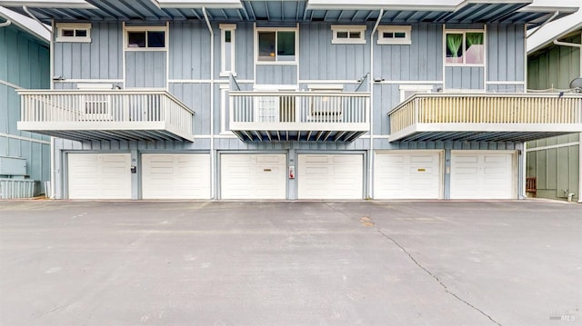117 Sunset Cir Unit 36, Benicia, CA 94510 - view of property featuring an attached garage and driveway