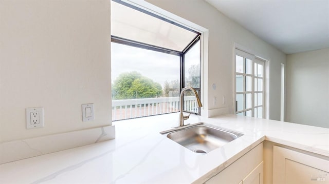 117 Sunset Cir Unit 36, Benicia, CA 94510 - kitchen featuring a sink and light stone counters