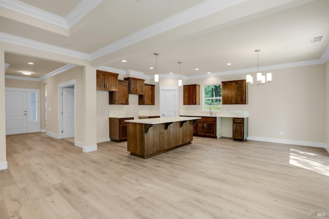 kitchen featuring baseboards, visible vents, an inviting chandelier, and a kitchen island