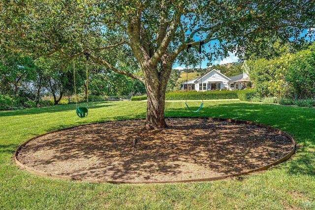 5310 Silverado Trl, Napa, CA 94558 - view of property's community featuring a lawn