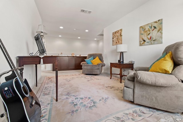 living area featuring light colored carpet, visible vents, recessed lighting, and baseboards