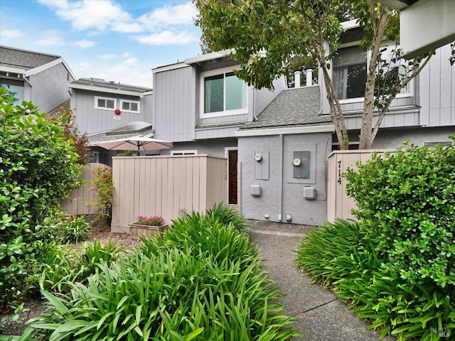 view of front facade featuring fence and stucco siding