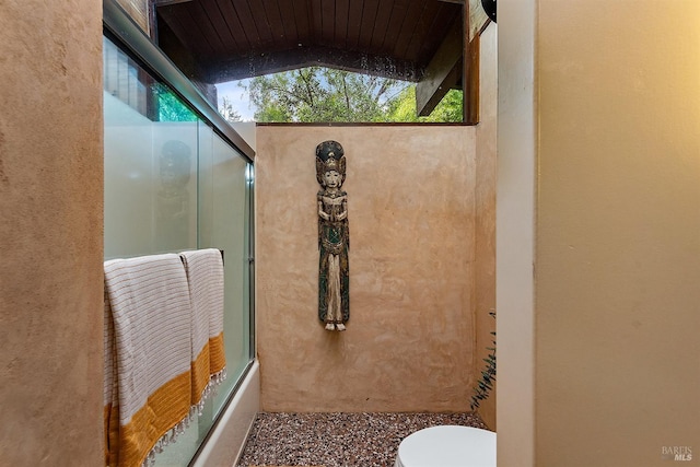 full bath featuring enclosed tub / shower combo and toilet