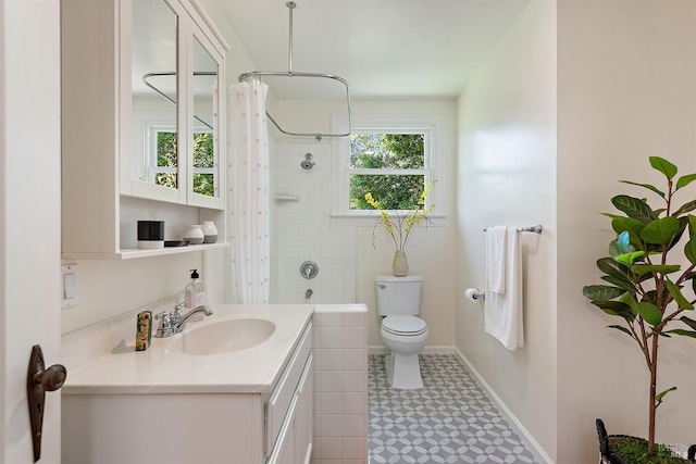 full bathroom featuring vanity, baseboards, shower / bath combo, and toilet