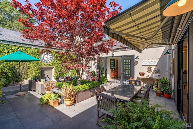 view of patio / terrace featuring an outdoor hangout area and outdoor dining area