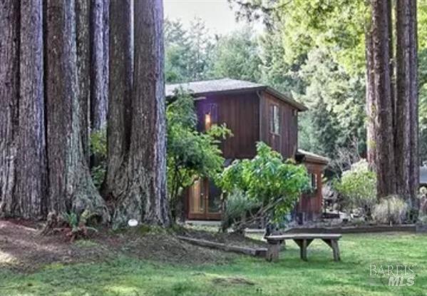 view of yard with a view of trees