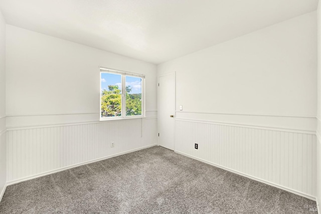 3237 Arroyo Dr, Fairfield, CA 94533 - carpeted empty room featuring a wainscoted wall