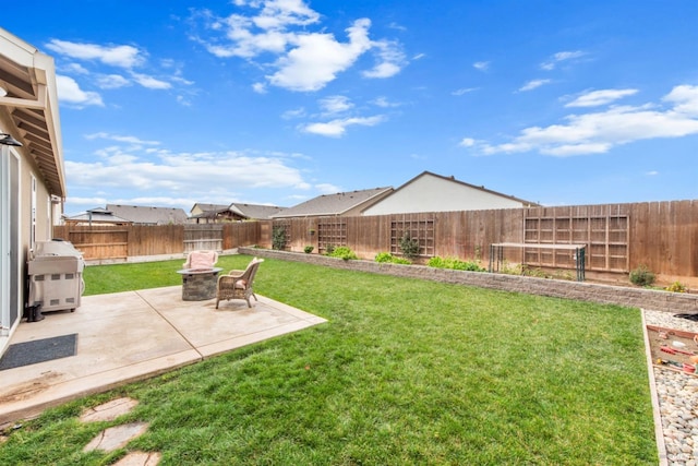 view of yard featuring a fenced backyard and a patio area