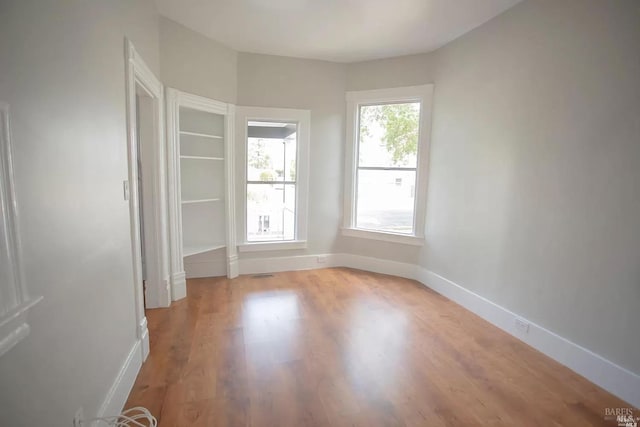 315 Baker St, Petaluma, CA 94952 - empty room with wood finished floors and baseboards