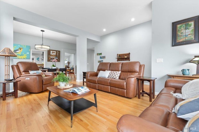 living area featuring light wood-style floors, recessed lighting, and baseboards