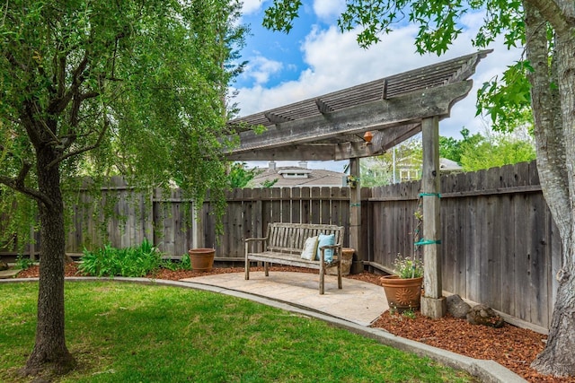 view of yard with fence, a pergola, and a patio area