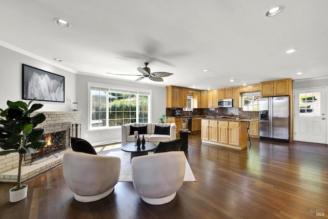 living room featuring crown molding, recessed lighting, baseboards, and dark wood finished floors