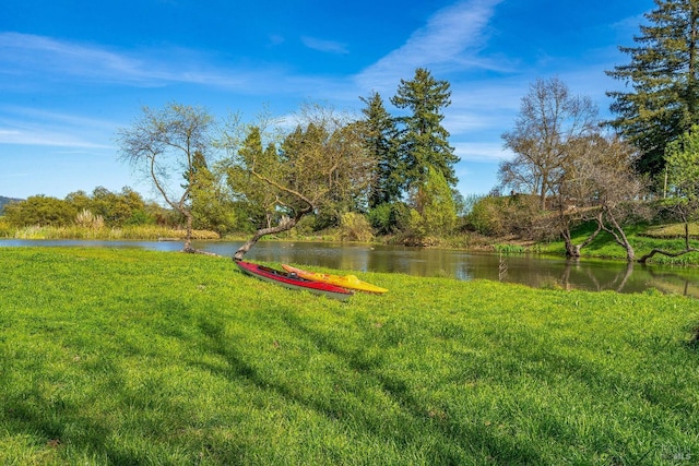 view of yard featuring a water view