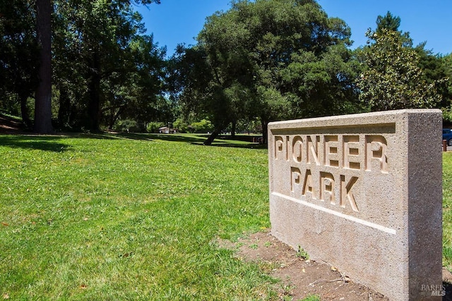 728 Walnut Ct, Novato, CA 94945 - community / neighborhood sign featuring a lawn